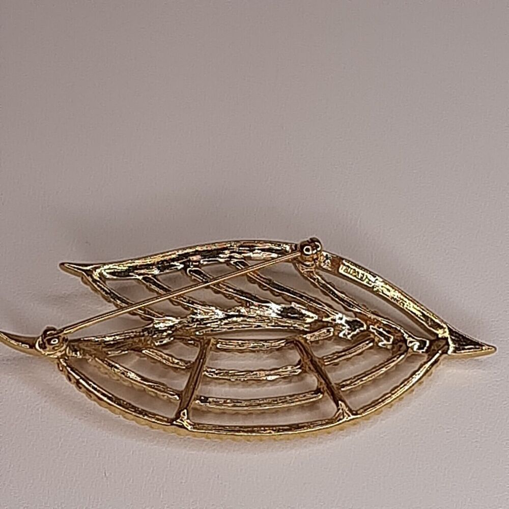 TRIFARI Vtg Gold-Tone Double Leaf Open Work Brooch Pin w/ texture LARGE 3" - Picture 4 of 10
